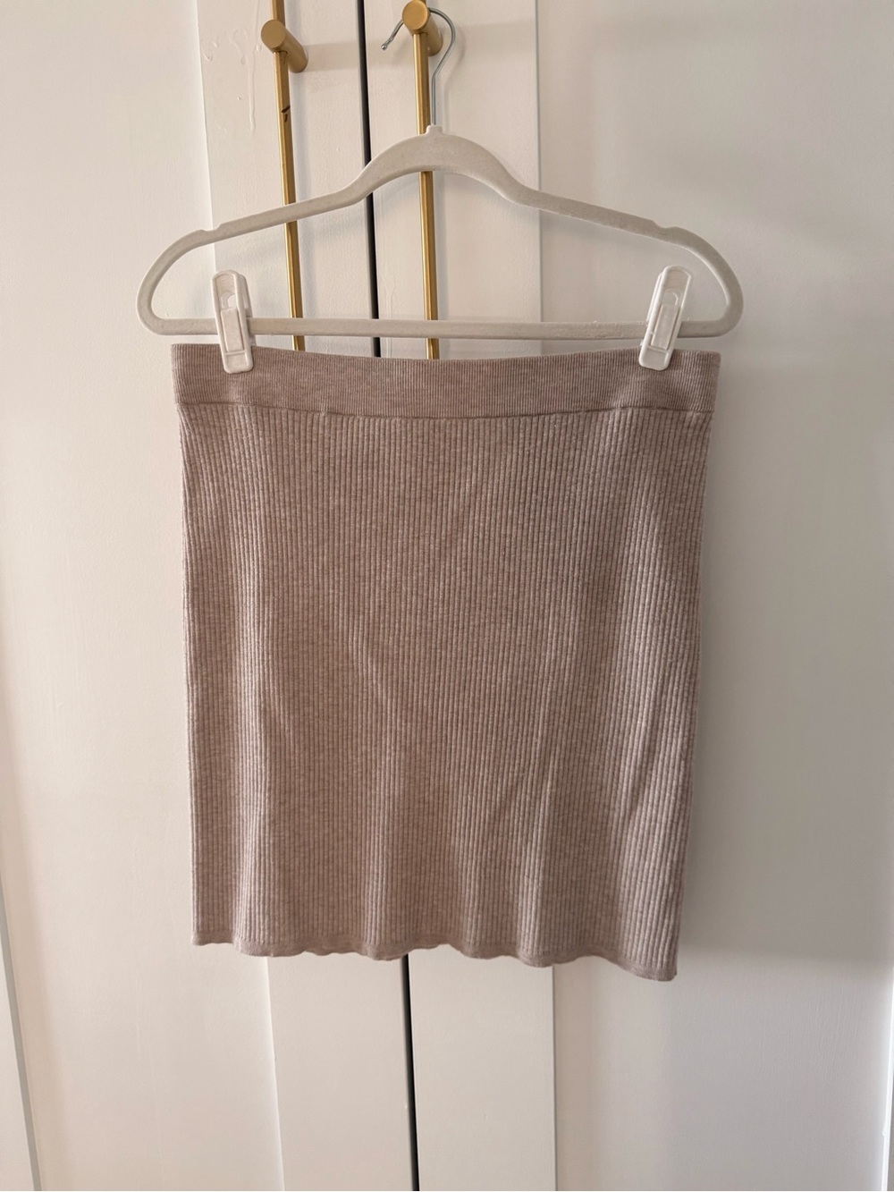Aritzia Ribbed Slim Skirt in Taupe Beige Large like New no tags